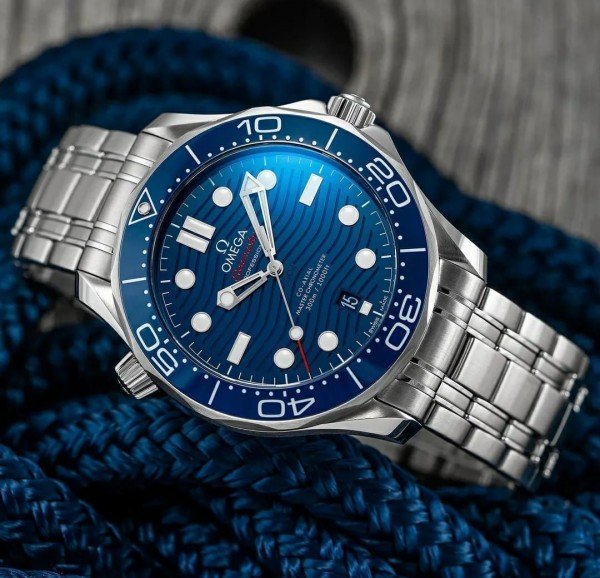 OMEGA SEAMASTER DIVER 300 β AUTOMATIC (BLUE) - Image 2